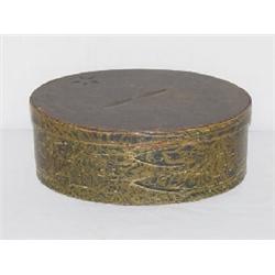 9 1/2" PAINTED SHAKER OVAL PANTRY BOX W/ CARVING ON LID