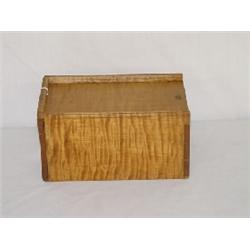 FINE 19TH CENT. TIGER MAPLE SLIDE LID BOX W/ DOVETAILED CONSTRUCTION