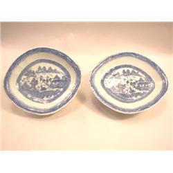 TWO CHINESE EXPORT PORCELAIN OVAL SHALLOW DISHES