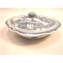 A CHINESE EXPORT PORCELAIN TRAPEZOIDAL VEGETABLE DISH