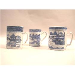 TWO CHINESE EXPORT PORCELAIN MUGS