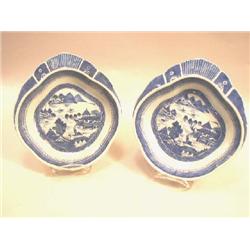 TWO CHINESE EXPORT PORCELAIN SHRIMP PLATES