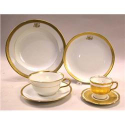 A MISCELLANEOUS GROUP OF GILT-DECORATED PORCELAIN