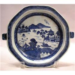 A CHINESE EXPORT PORCELAIN OCTAGONAL WARMING VEGETABLE DISH