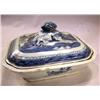 Image 1 : A CHINESE EXPORT PORCELAIN RECTANGULAR COVERED DISH