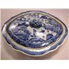 Image 1 : A CHINESE EXPORT PORCELAIN TRAPEZOIDAL COVERED VEGETABLE DISH