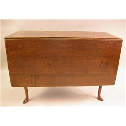 A QUEEN ANNE FIGURED WALNUT DROP LEAF TABLE