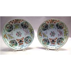 A PAIR OF ENAMEL PAINT DECORATED CHINESE PLATES