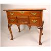 Image 1 : A FINE AND RARE QUEEN ANNE BLOCKED AND CARVED SYCAMORE DRESSING TABLE