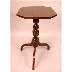 A FEDERAL MAHOGANY OCTAGONAL TILT-TOP CANDLESTAND