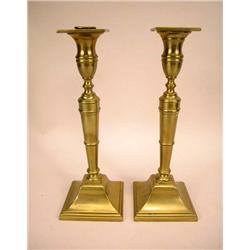 A PAIR OF GEORGIAN STYLE CAST BRASS CANDLESTICKS