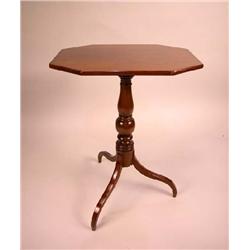 A FEDERAL MAHOGANY OCTAGONAL CANDELSTAND