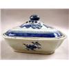 Image 1 : A CHINESE EXPORT PORCELAIN RECTANGULAR COVERED VEGETABLE DISH