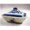 Image 1 : A CHINESE EXPORT PORCELAIN RECTANGULAR COVERED VEGETABLE DISH