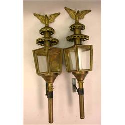 A PAIR OF BRASS CARRIAGE LANTERNS