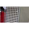 Image 2 : LOT OF WHITE METAL GRATE