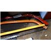 Image 3 : TWO CAMPERS SAWS