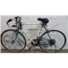 Image 1 : WHITE APOLLO BIKE