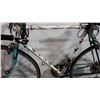 Image 2 : WHITE APOLLO BIKE
