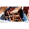 Image 2 : TOTE OF TOOLS AND TROLLEY JACK