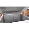 Image 2 : LARGE STORAGE CONTAINER FOAMED LINED