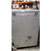 Image 1 : LARGE STORAGE CONTAINER FOAMED LINED