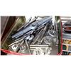 Image 2 : TIN OF TAPS AND DIES