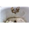 Image 4 : CAST IRON BATHTUB IN GOOD ORIGINAL PORCELAIN AND ORIGINAL FEET