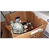 Image 1 : BOX OF FIGURES AND COLLECTIBLES