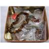 Image 2 : TRAY OF JADE PIECES AND BEADS