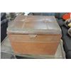Image 2 : STORAGE HASSOCK WITH RECORDS