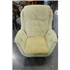 Image 2 : MID CENTURY YELLOW BUTTON BACK SWIVEL CHAIR BY KROEHLER