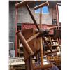 Image 4 : VINTAGE WOOL WINDER