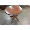 Image 1 : ROUND MAHOGANY PARLOUR TABLE