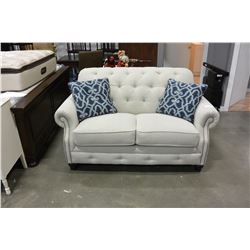 NEW ASHLEY BEIGE TUFTED FABRIC LOVESEAT WITH NAILHEAD ACCENTS, RETAIL $1699