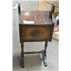 Image 2 : VINTAGE WOOD 1 DOOR STAND