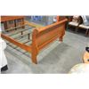Image 2 : MAPLE QUEEN SIZE SLEIGH BED