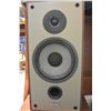 Image 2 : TWO PARADIGM MODEL 5SE SPEAKERS