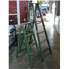 Image 1 : 2 WOOD LADDERS