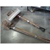 Image 1 : 2 BUNDLES OF SHOVELS AND GARDEN TOOLS