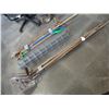 Image 1 : 2 BUNDLE OF GARDEN TOOLS PITCHFORKS AND ROLL OF SHORT WIRE FENCE