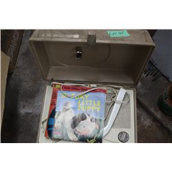 General Electric 1950's Solid State Record Player w/Porky Little Puppy Booklet & 45 RPM Record