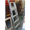 Image 1 : Step Ladder - 5 ft.