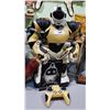 Image 1 : LARGE WOWWEE ROBOT WITH CONTROLLER