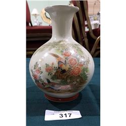 JAPANESE PORCELAIN VASE