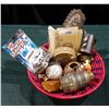 Image 1 : TRAY LOT OF COLLECTIBLES