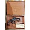 Image 2 : VINTAGE CAP GUNS AND BELTS