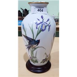 FRANKLIN PORCELAIN VASE W/ BIRD MOTIF ON STAND