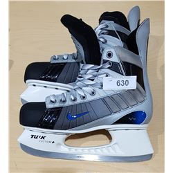 PAIR NIKE V4 HOCKEY SKATES SIZE 7.5