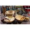 Image 1 : FOUR FIGURAL SERVING DISHES